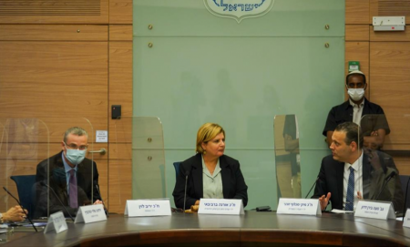 وزيرة الاقتصاد والصناعة تزور معبر نيتسانا وتناقش موضوع توسيع النشاط التجاري مع مصر